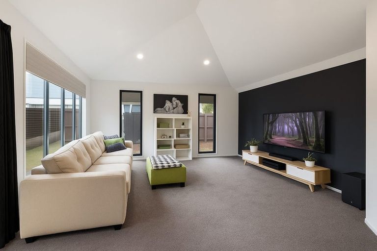 Photo of property in 1/725 Main North Road, Belfast, Christchurch, 8051