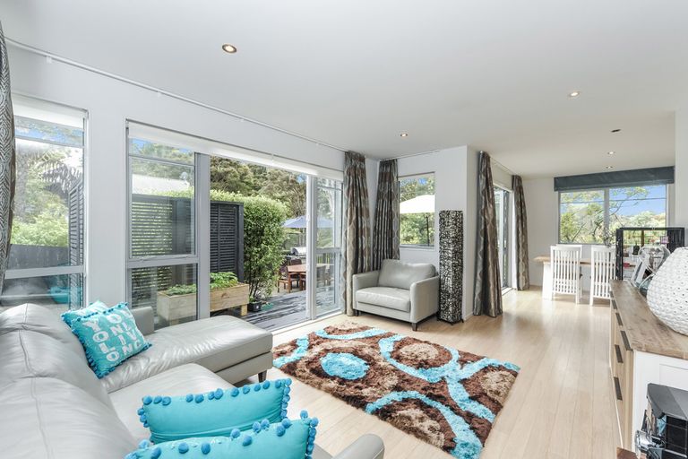 Photo of property in 20e Konini Road, Titirangi, Auckland, 0604
