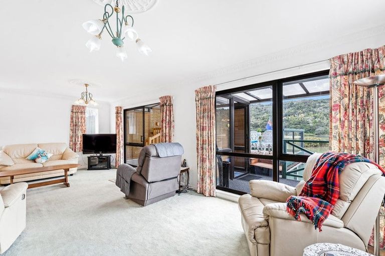 Photo of property in 8 Waiwera Road, Waiwera, Orewa, 0994