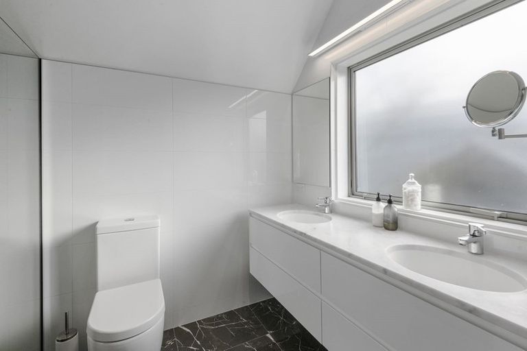 Photo of property in 53 Kotare Street, Fendalton, Christchurch, 8041