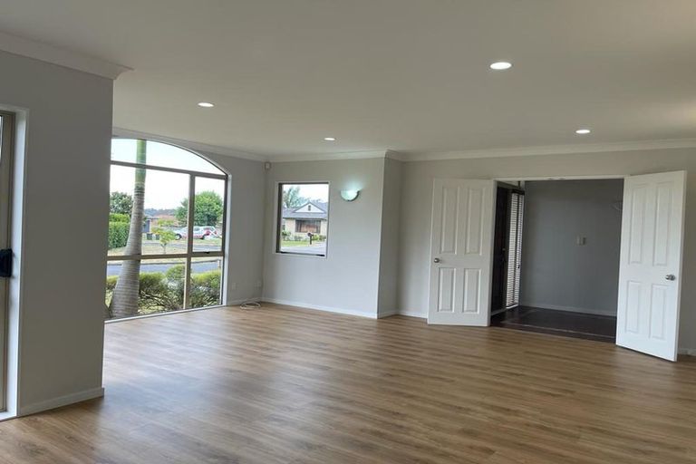 Photo of property in 19 Walter Haddrell Crescent, Flat Bush, Auckland, 2016