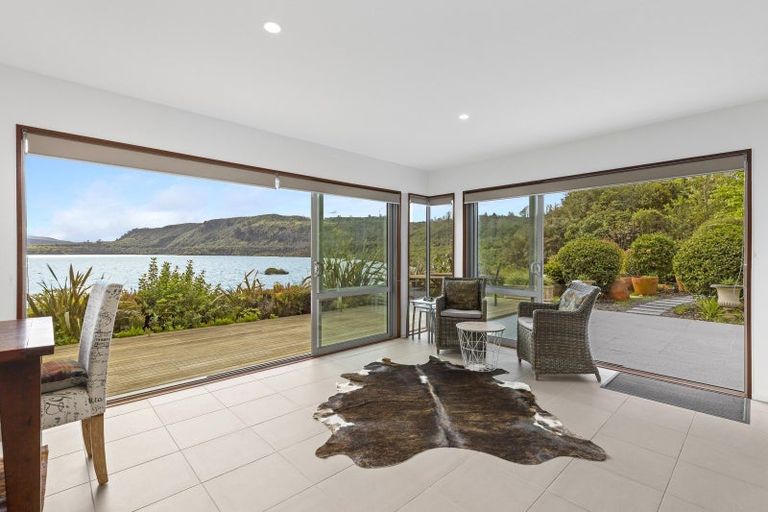 Photo of property in 26 Whakamoenga Point, Acacia Bay, Taupo, 3385
