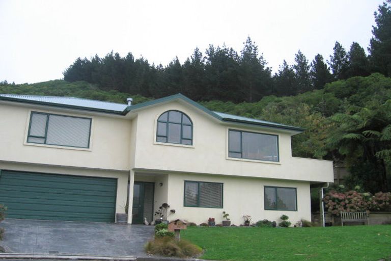 Photo of property in 29 Duval Grove, Tawa, Wellington, 5028