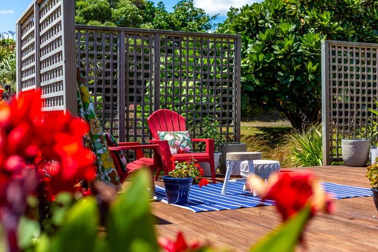 Photo of property in 106 Paetawa Road, Peka Peka, Waikanae, 5391