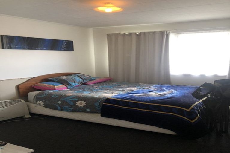 Photo of property in 15 Penfold Place, Henderson, Auckland, 0610