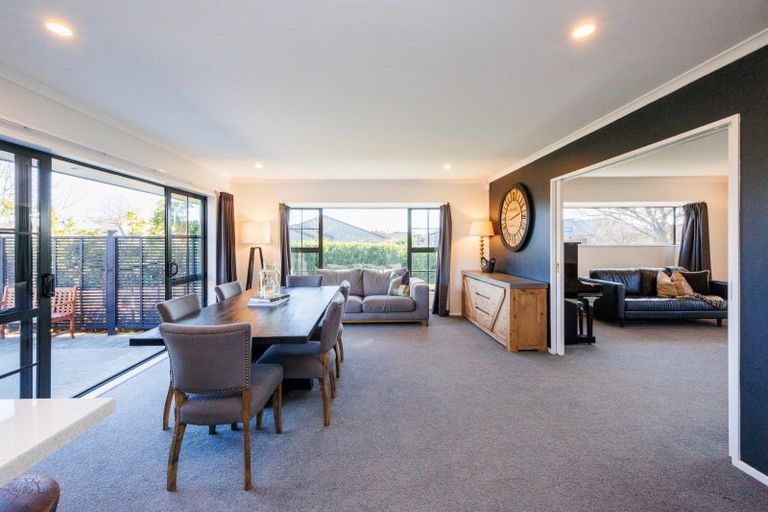 Photo of property in 2 Alpine Grove, Kelvin Grove, Palmerston North, 4414