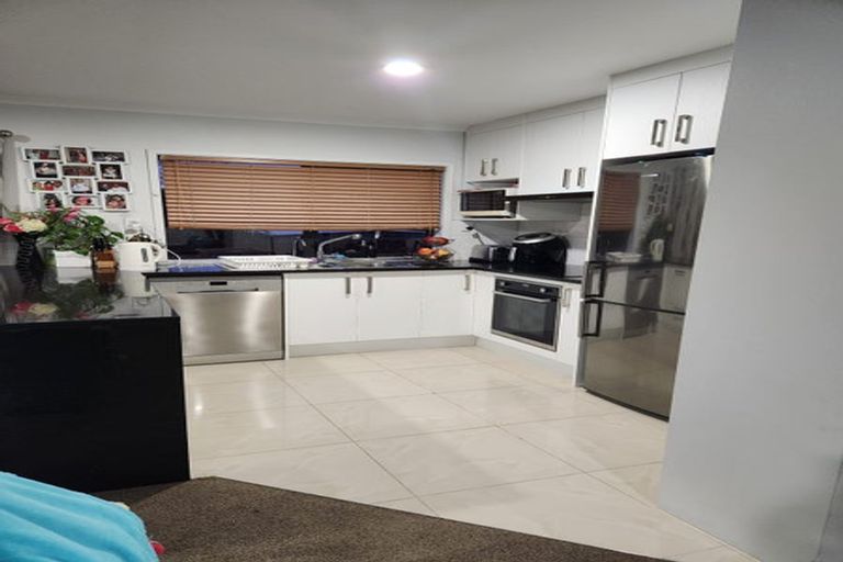 Photo of property in 2/34 Manuroa Road, Takanini, 2112