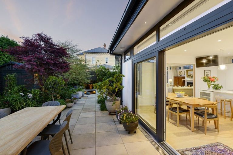 Photo of property in 62a Holly Road, St Albans, Christchurch, 8014