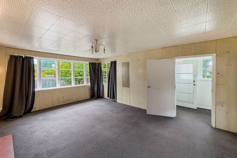 Photo of property in 15 Auburn Avenue, Upper Riccarton, Christchurch, 8041