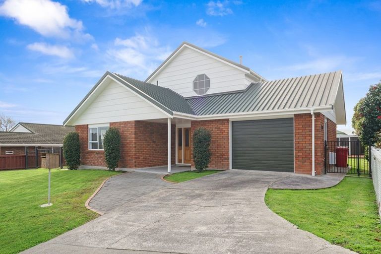 Photo of property in 25 Utauta Street, Waikanae, 5036