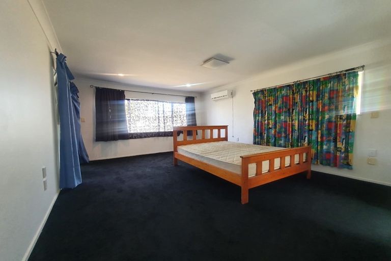 Photo of property in 18 Belleaire Court, West Harbour, Auckland, 0618