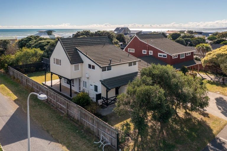 Photo of property in 241 Manly Street, Paraparaumu Beach, Paraparaumu, 5032