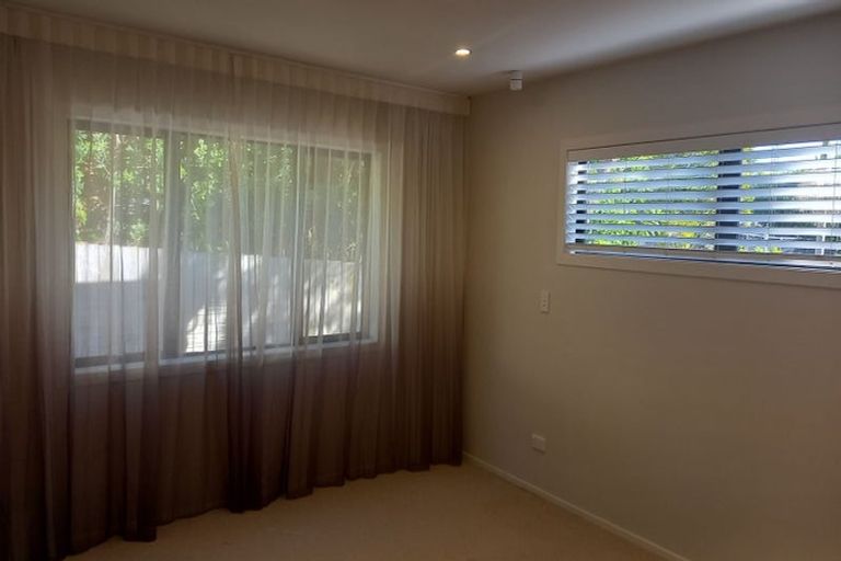 Photo of property in 2/7 Delisle Place, Windsor Park, Auckland, 0632