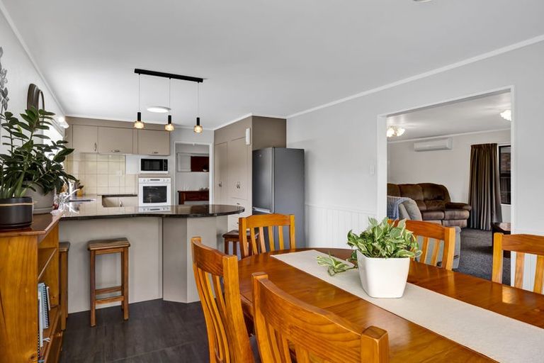 Photo of property in 11 County Drive, Hawera, 4610