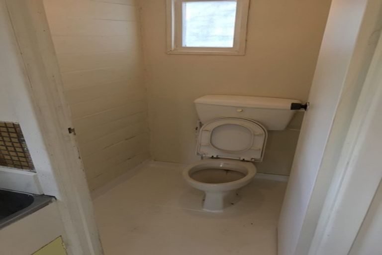 Photo of property in 16 Egmont Street, Castlecliff, Whanganui, 4501