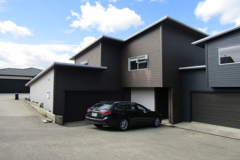 Photo of property in 88a Kirton Drive, Riverstone Terraces, Upper Hutt, 5018