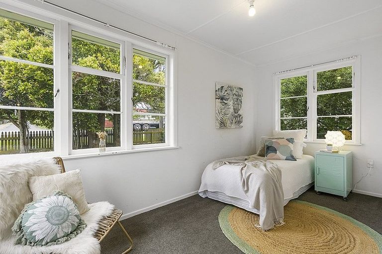 Photo of property in 182 Beach Haven Road, Beach Haven, Auckland, 0626