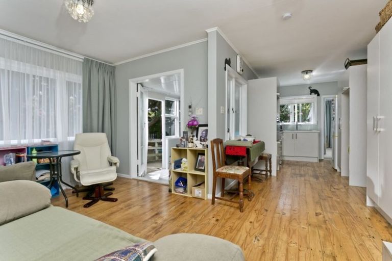 Photo of property in 61 Centreway Road, Orewa, 0931