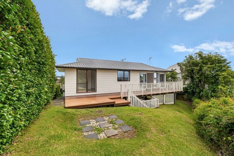 Photo of property in 98 Wade River Road, Stanmore Bay, Whangaparaoa, 0932