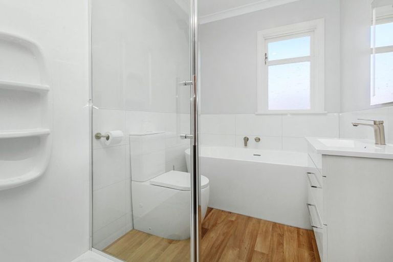 Photo of property in 98 Kilbirnie Crescent, Kilbirnie, Wellington, 6022