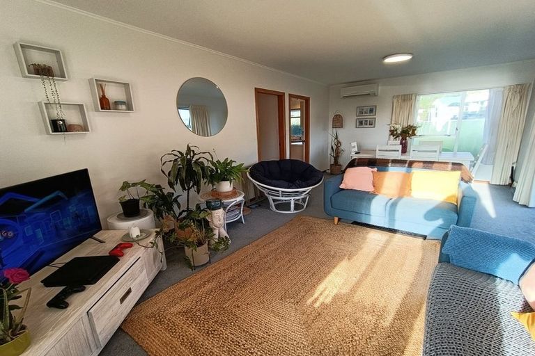 Photo of property in 73 Marine Parade, Seatoun, Wellington, 6022