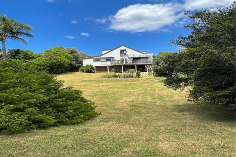 Photo of property in 2 Twin Wharf Road, Herald Island, Auckland, 0618