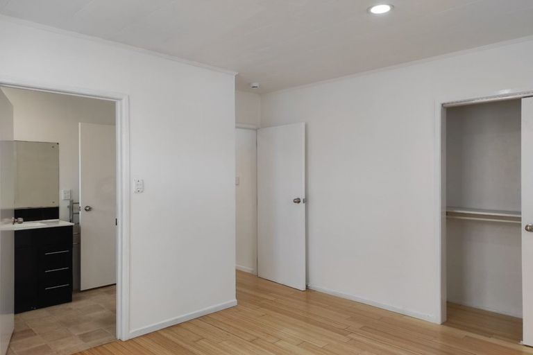 Photo of property in 19 Swallow Drive, Manurewa, Auckland, 2102