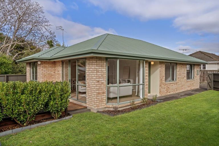Photo of property in 14a Larch Place, Casebrook, Christchurch, 8051