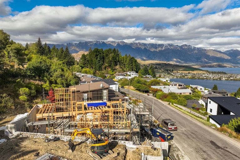 Photo of property in 26 Vancouver Drive, Queenstown, 9300
