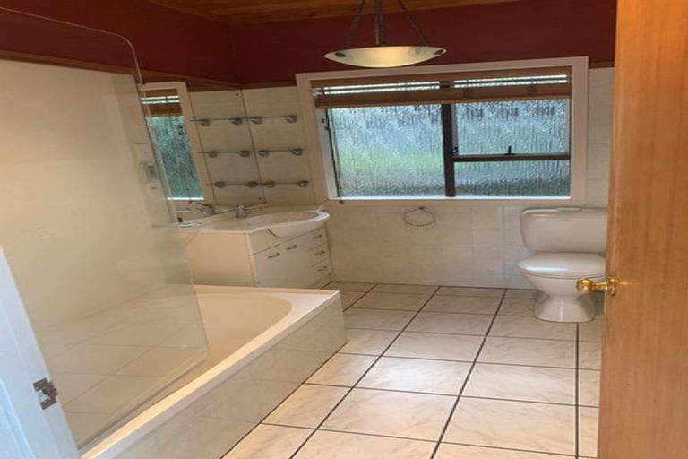 Photo of property in 27-29 Wairau Road, Forrest Hill, Auckland, 0627