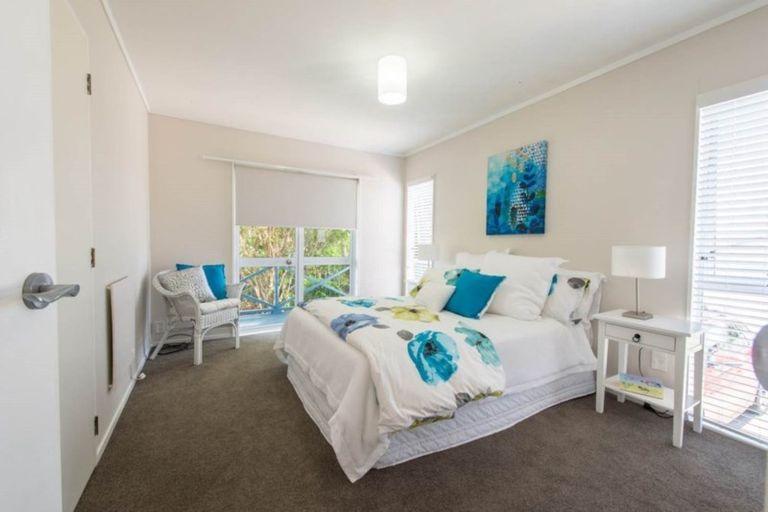 Photo of property in 1/6 Sandgate Avenue, Botany Downs, Auckland, 2010