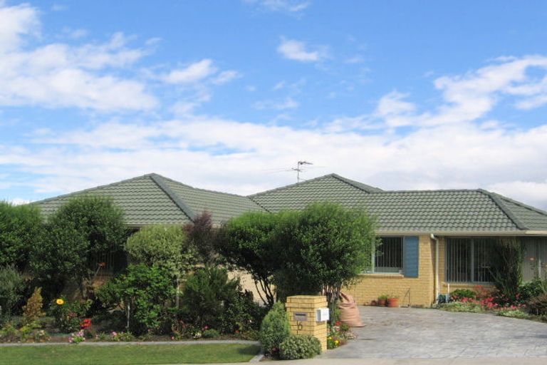 Photo of property in 6 Mackwell Road, Fairview Heights, Auckland, 0632