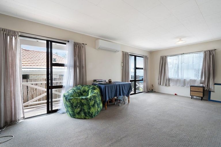 Photo of property in 4134 Great North Road, Glendene, Auckland, 0602