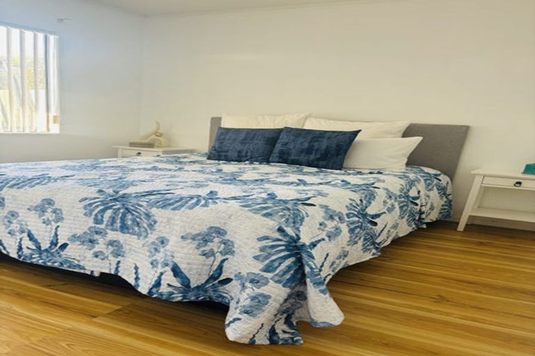 Photo of property in 2/16 Caribbean Drive, Unsworth Heights, Auckland, 0632