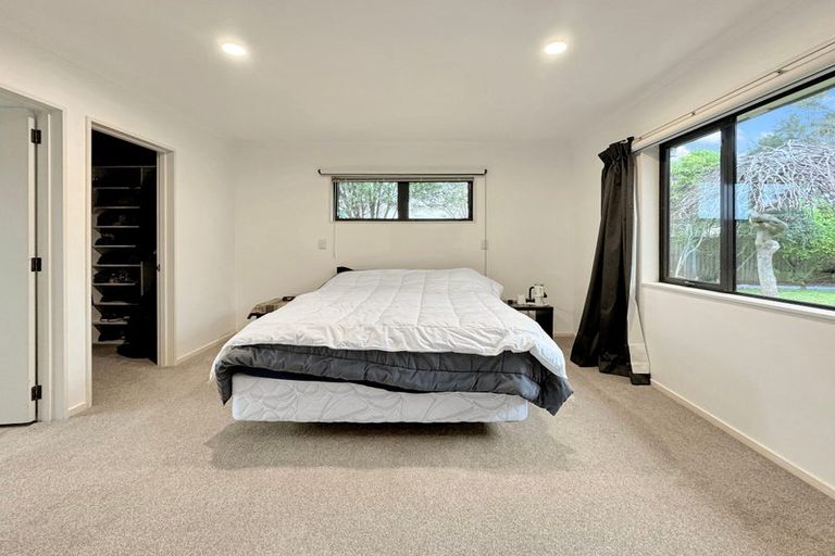 Photo of property in 34 Greenwood Place, Fitzherbert, Palmerston North, 4410