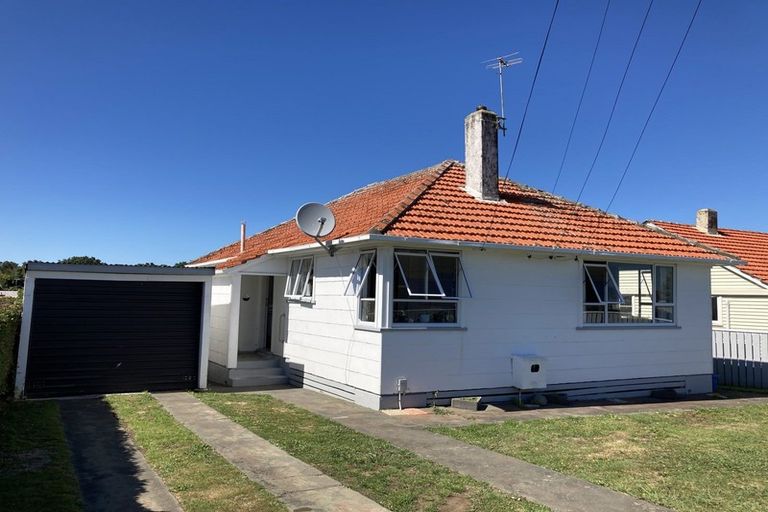 Photo of property in 14 Carey Street, Waitara, 4320