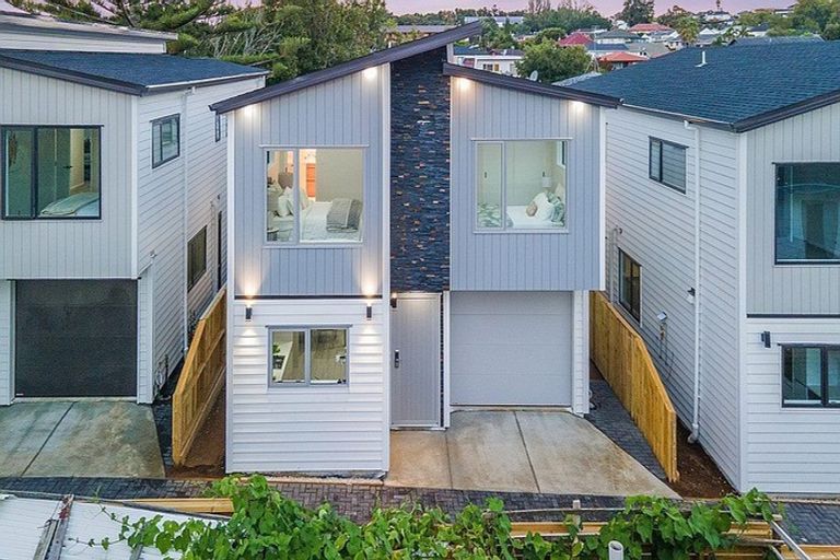 Photo of property in 527d Pakuranga Road, Howick, Auckland, 2010