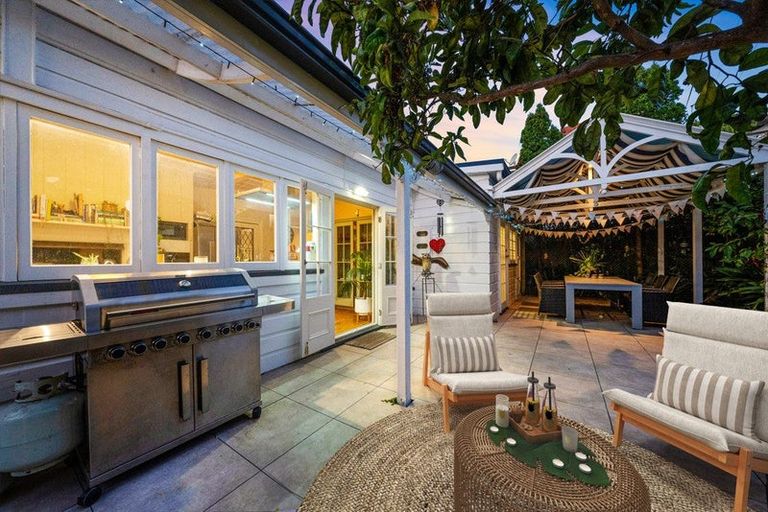 Photo of property in 8 Dodson Avenue, Milford, Auckland, 0620