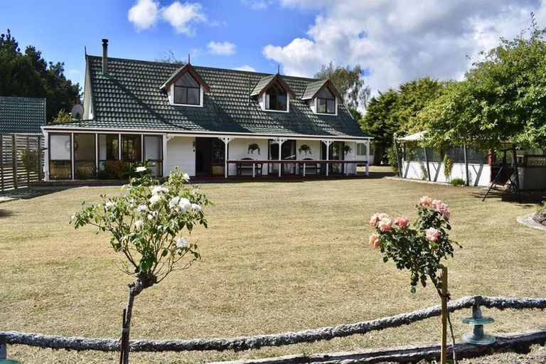 Photo of property in 44 Te Horo Beach Road, Te Horo, Otaki, 5581