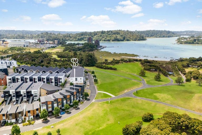 Photo of property in 16 Catalina Bay Drive, Hobsonville, Auckland, 0616
