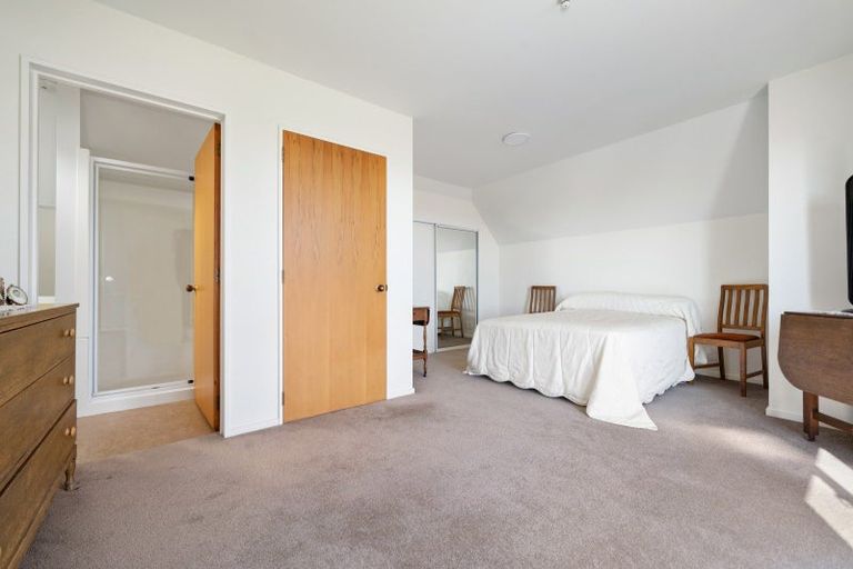 Photo of property in 2 Iles Lane, Cashmere, Christchurch, 8022