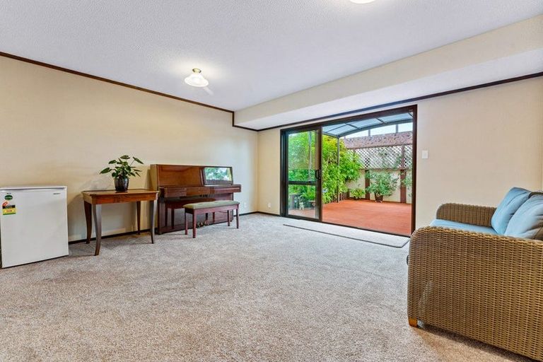 Photo of property in 18 Kennedy Avenue, Forrest Hill, Auckland, 0620