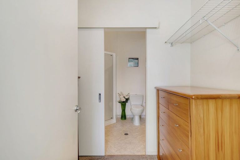 Photo of property in Stadium Garden Flats, 402/107 Thorndon Quay, Pipitea, Wellington, 6011