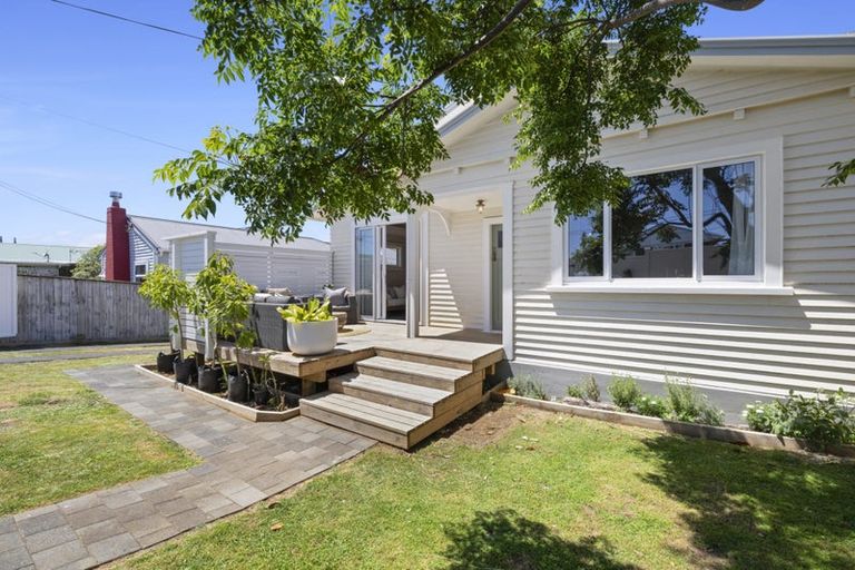 Photo of property in 22 Ngaio Street, Strandon, New Plymouth, 4312