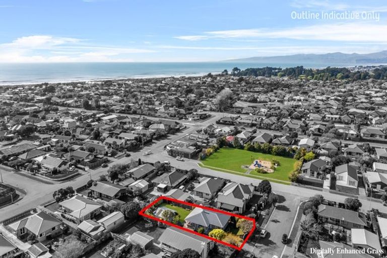 Photo of property in 4 Royalist Avenue, North New Brighton, Christchurch, 8083