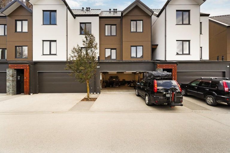 Photo of property in 23/12 George Bullen Lane, Arthurs Point, Queenstown, 9371