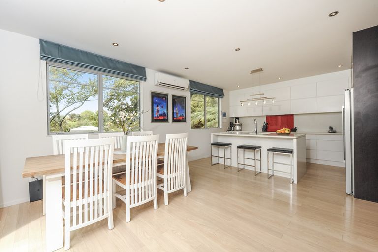 Photo of property in 20e Konini Road, Titirangi, Auckland, 0604