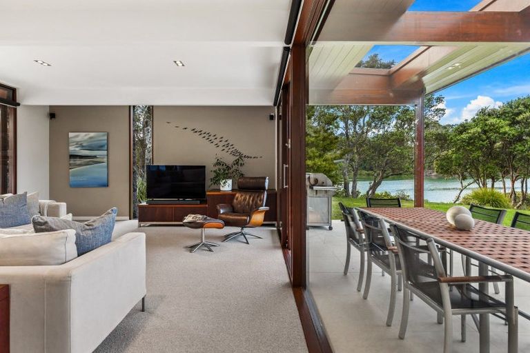 Photo of property in 20 Oscar Road, Greenhithe, Auckland, 0632