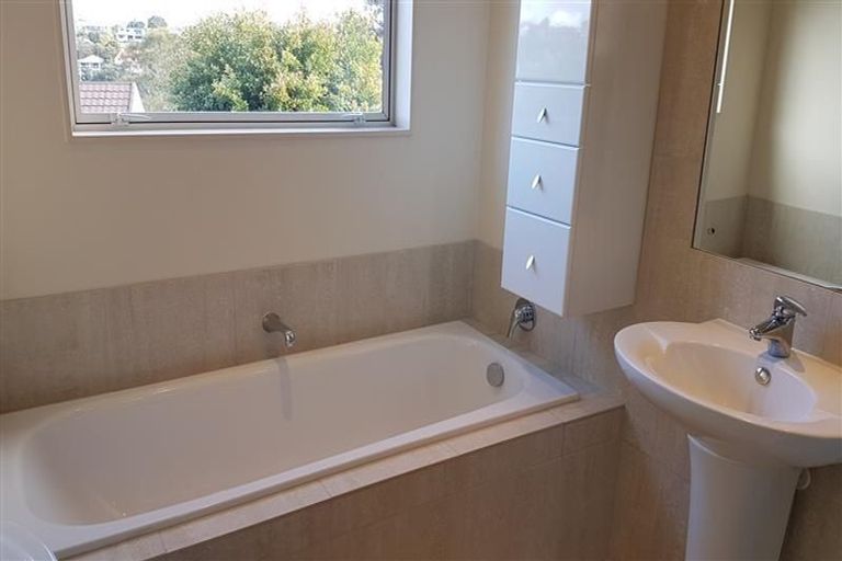 Photo of property in 7b Cliff Road, Torbay, Auckland, 0630