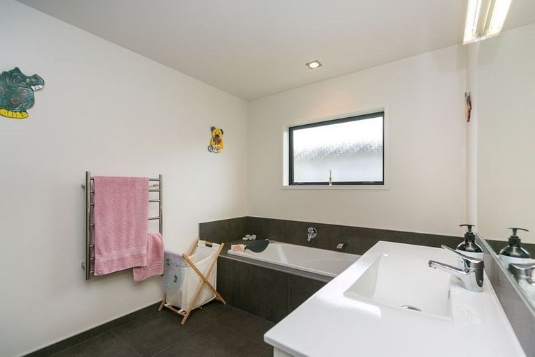 Photo of property in 1 Rawiri Drive, Bell Block, New Plymouth, 4312